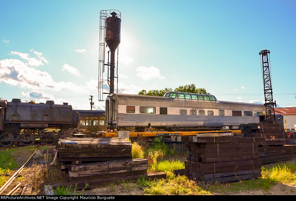 ITTX Flat car with Grand Canyon Railway Passenger car (Dome)